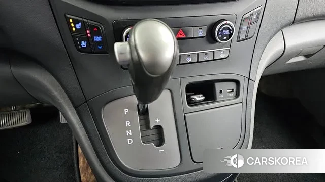 Hyundai The New Grand Starex 2018 Серебристо-серый из Кореи, фото 2