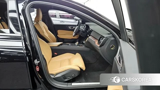 Volvo S60 3rd generation 2022 Черный из Кореи, фото 2