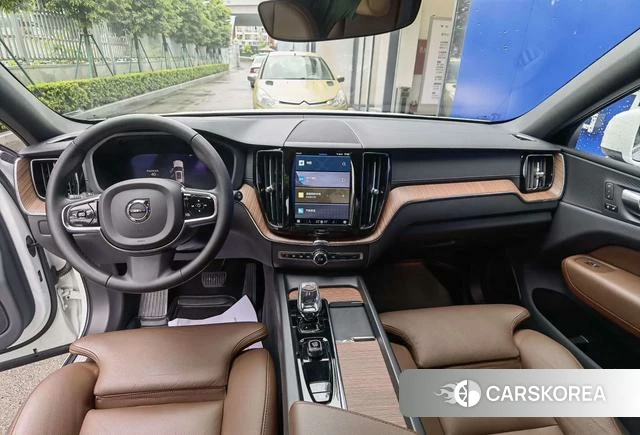 Volvo XC60 2023 Белый из Китая, фото 2