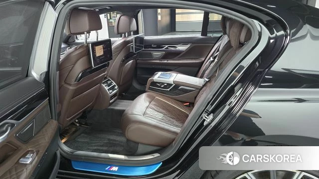 BMW 7 Series (G11) 2021 Черный из Кореи, фото 2
