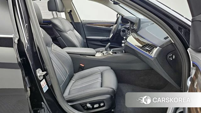 BMW 5 Series (G30) 2023 Черный из Кореи, фото 2