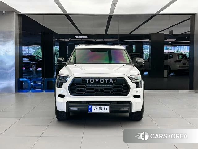 Toyota Sequoia 2023 Белый из Китая, фото 2
