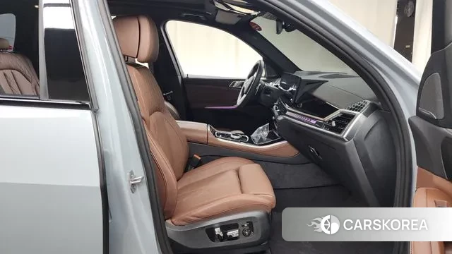 BMW X5 (G05) 2025 Светло-серебряный цвет из Кореи, фото 2