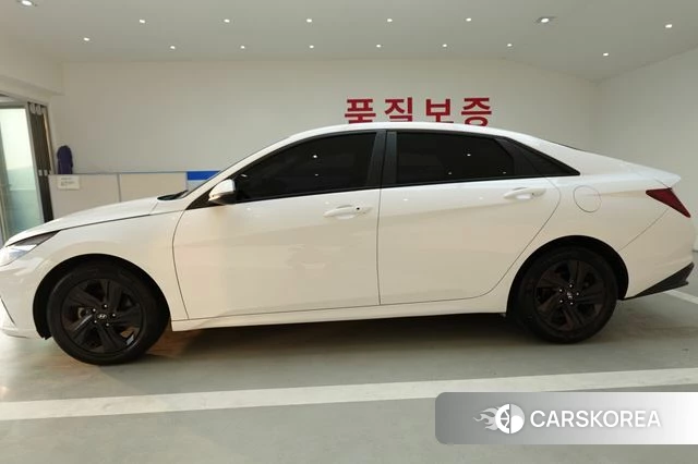 Hyundai Avante Hybrid (CN7) 2022 Белый из Кореи, фото 2