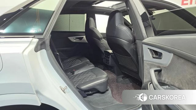 Audi Q8 (4M) 2022 Белый из Кореи, фото 2