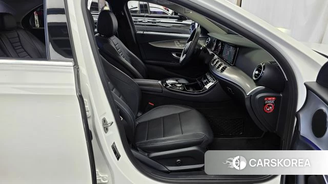Mercedes-Benz E-Class W213 2019 Белый из Кореи, фото 2