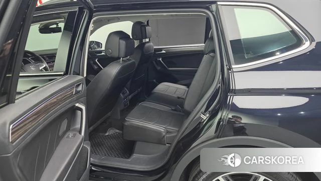 Volkswagen Tiguan Allspace 2022 Черный из Кореи, фото 2