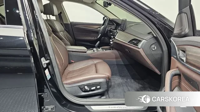 BMW 5 Series (G30) 2021 Черный из Кореи, фото 2