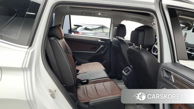 Volkswagen Tiguan Allspace 2023 Белый из Кореи, фото 2