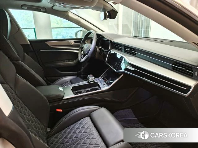 Audi A7 2025 Белый из Китая, фото 2