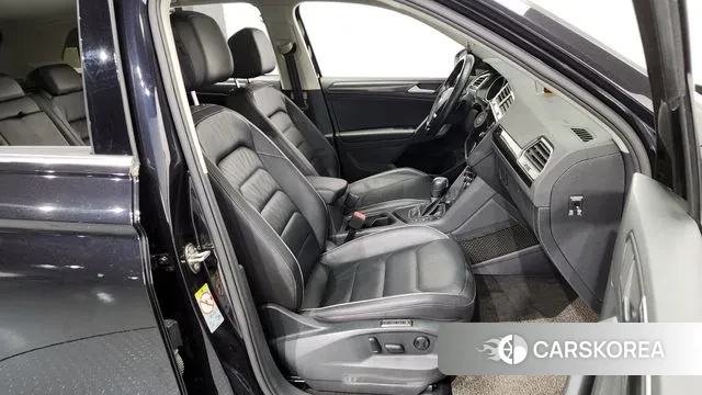 Volkswagen Tiguan second Generation 2019 Черный из Кореи, фото 2