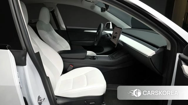 Tesla Model Y 2023 Белый из Кореи, фото 2