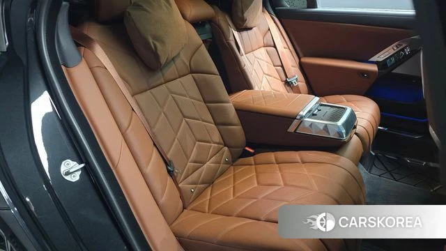 BMW 7 Series (G70) 2025 Черный из Кореи, фото 2