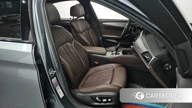 BMW 5 Series (G30) 2019 Цвет галактики из Кореи, фото 2