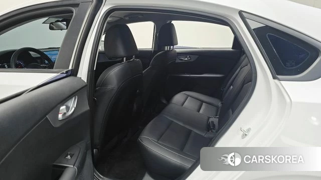 Kia The New K3 2nd generation 2023 Белый из Кореи, фото 2