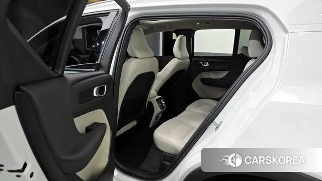 Volvo XC40 2024 Белый из Кореи, фото 2