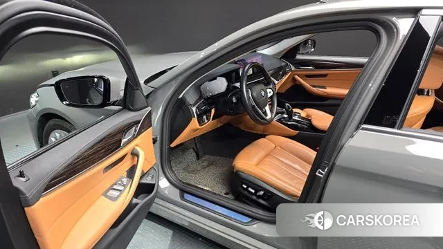 BMW 5 Series (G30) 2021 Серый из Кореи, фото 2