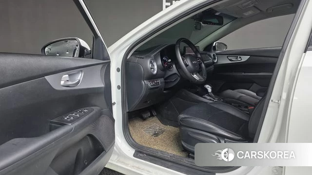 Kia The New K3 2nd generation 2022 Белый из Кореи, фото 2