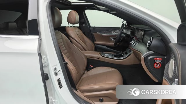 Mercedes-Benz E-Class W213 2022 Белый из Кореи, фото 2