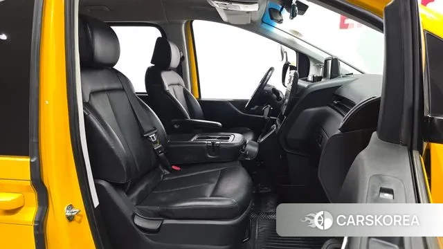 Hyundai Staria 2022 Желтый из Кореи, фото 2