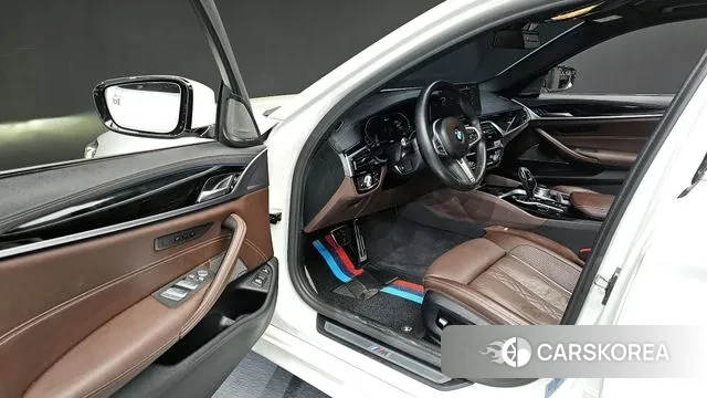 BMW 5 Series (G30) 2021 Белый из Кореи, фото 2