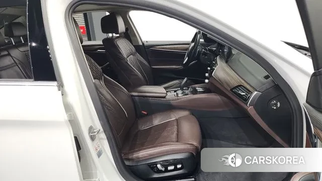 BMW 5 Series (G30) 2018 Белый из Кореи, фото 2