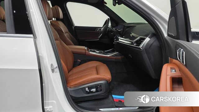 BMW X7 (G07) 2025 Белый из Кореи, фото 2