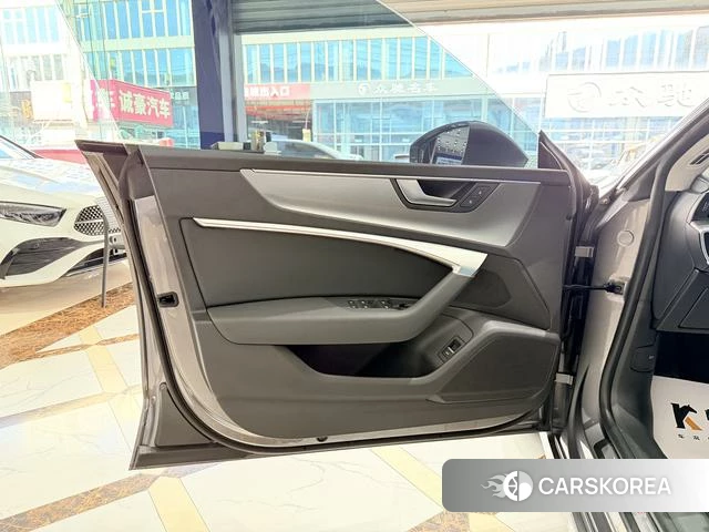 Audi A7L 2024 Серебристо-серый из Китая, фото 2