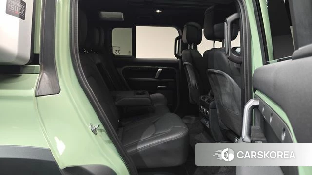 Land Rover Defender (L663) 2023 Зеленый из Кореи, фото 2