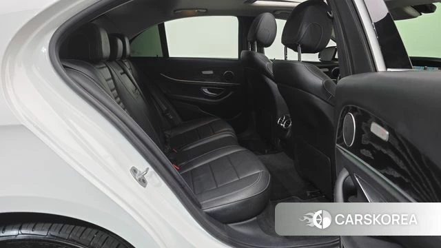 Mercedes-Benz E-Class W213 2019 Белый из Кореи, фото 2