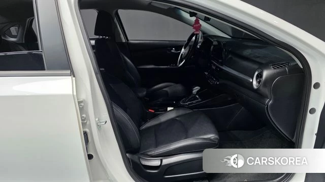 Kia The New K3 2nd generation 2023 Белый из Кореи, фото 2