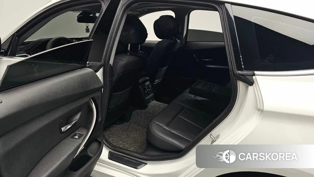 BMW 3 Series GT (F34) 2019 Белый из Кореи, фото 2
