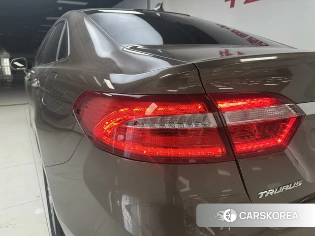 Ford Taurus 2018 Коричневый из Китая, фото 2