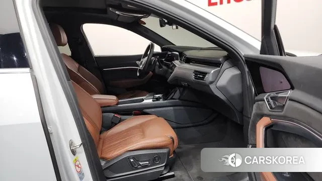 Audi e-Tron 2020 Белый из Кореи, фото 2