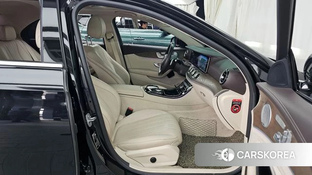 Mercedes-Benz E-Class W213 2018 Черный из Кореи, фото 2