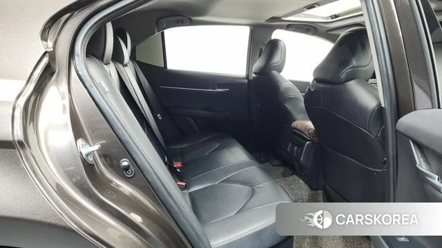 Toyota Camry (XV70) 2019 Коричневый из Кореи, фото 2