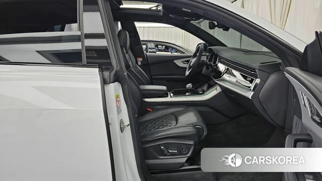 Audi Q8 (4M) 2023 Белый из Кореи, фото 2