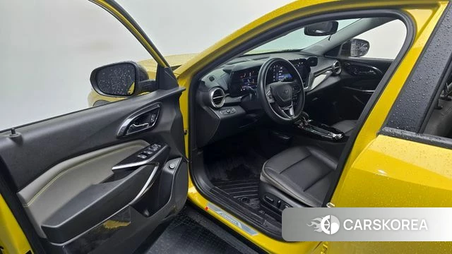 Chevrolet (GM Daewoo) Trax Crossover 2023 Золотой из Кореи, фото 2