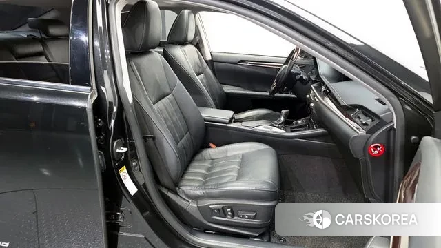 Lexus New ES300h 2018 Черный из Кореи, фото 2