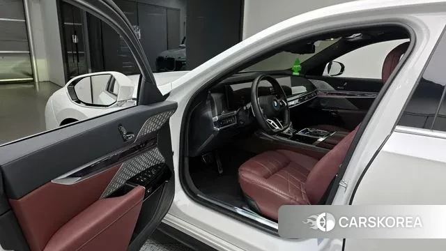 BMW i7 (G70) 2024 Белый из Кореи, фото 2