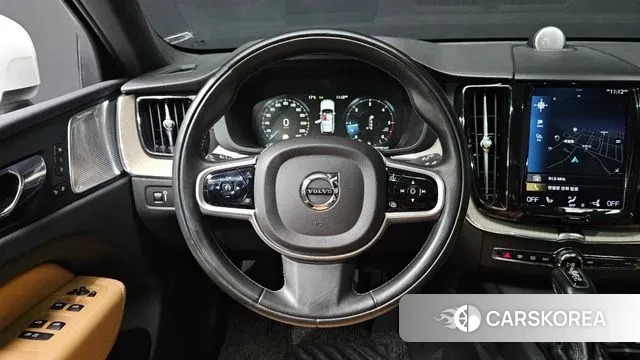 Volvo XC60 second Generation 2018 Белый из Кореи, фото 2