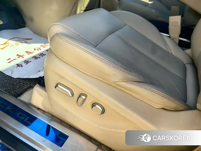 Buick GL8 2023 Белый из Китая, фото 2