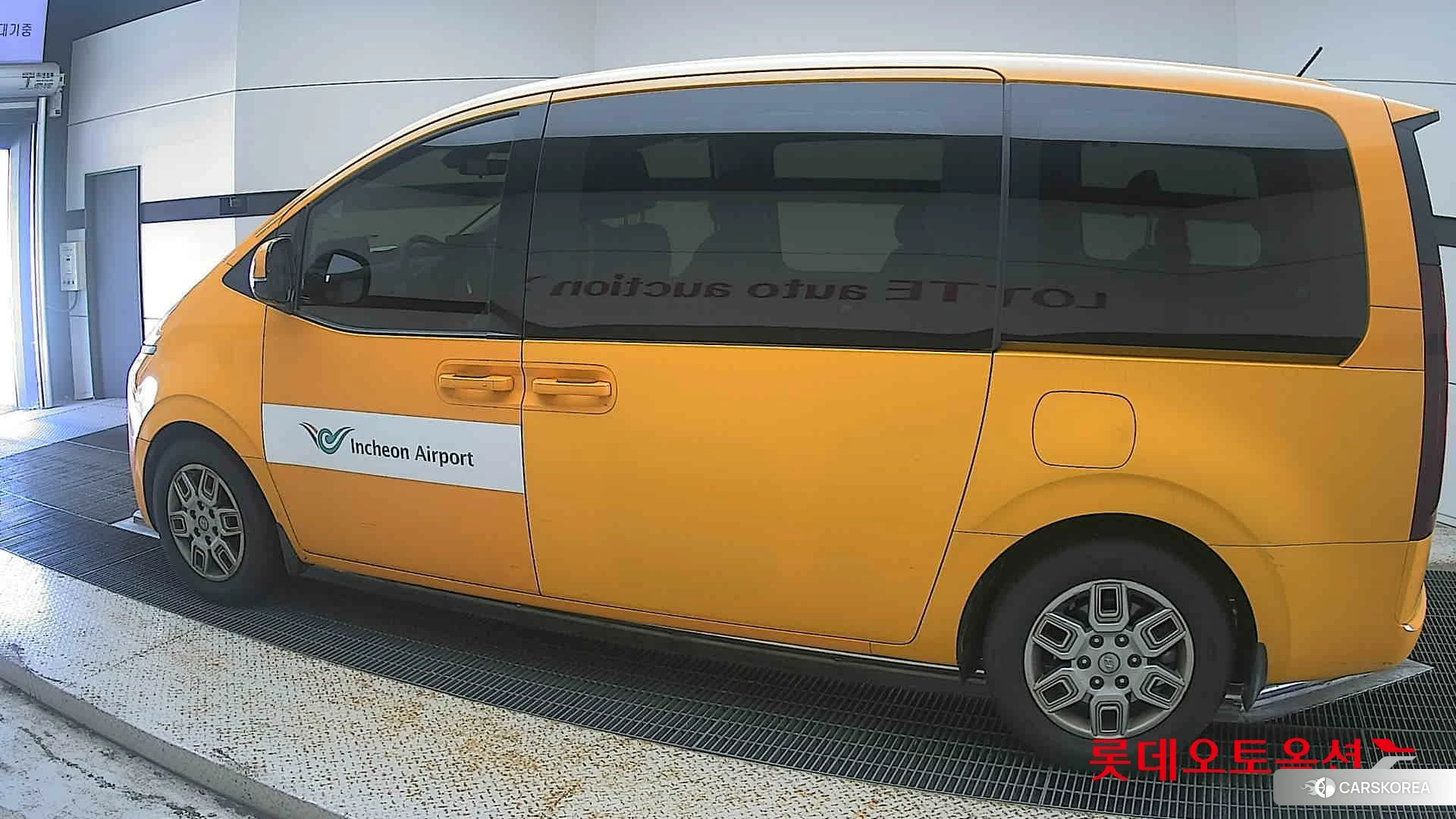 Hyundai Staria 2023 Creamy White из Кореи, фото 2