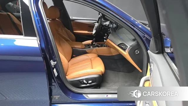 BMW 5 Series (G30) 2018 Синий из Кореи, фото 2