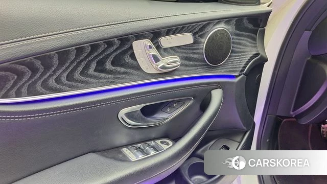 Mercedes-Benz E-Class W213 2021 Белый из Кореи, фото 2