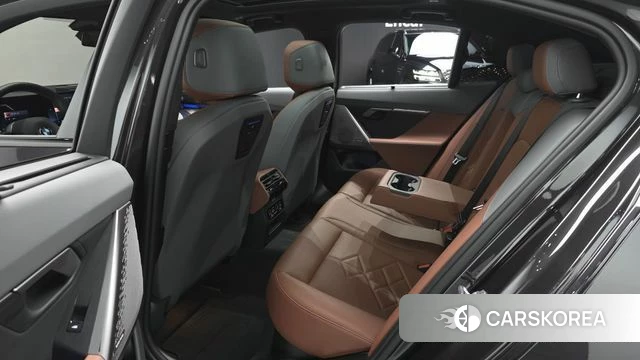 BMW 5 Series (G60) 2024 Серый из Кореи, фото 2