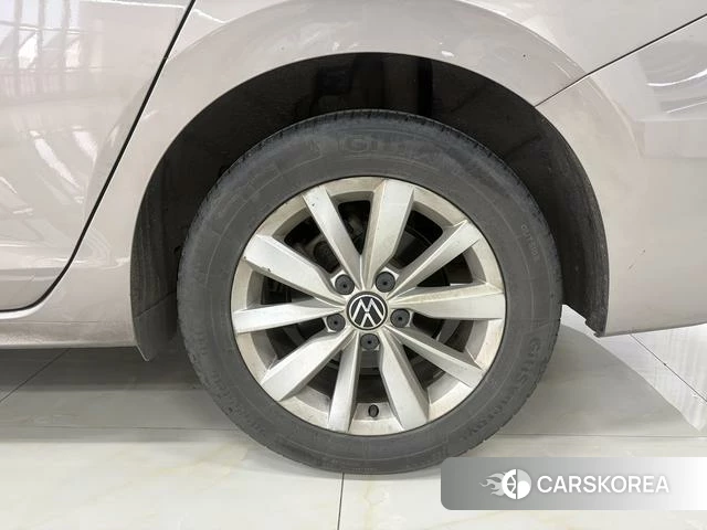 Volkswagen Bora 2021 Желтый из Китая, фото 2