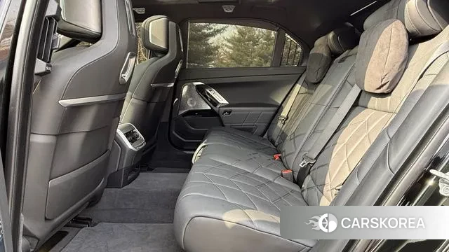 BMW i7 (G70) 2023 Черный из Кореи, фото 2