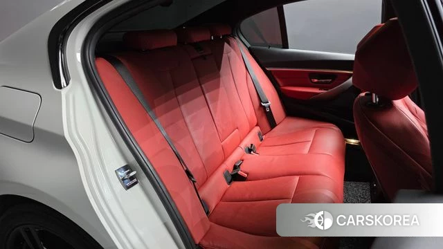 BMW 3 Series (F30) 2018 Белый из Кореи, фото 2