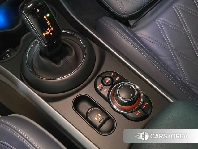 Mini Cooper S Clubman 2022 Жемчужный цвет из Кореи, фото 2